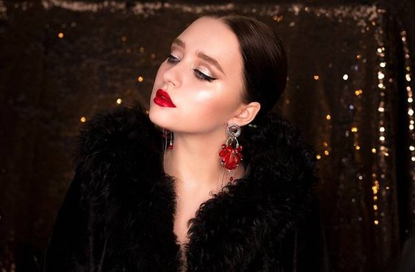 Les bijoux pour femmes les plus appropriés pour un look décontracté et informel