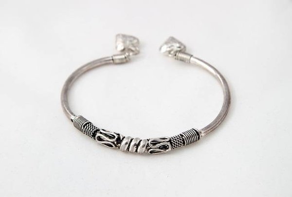Comment nettoyer et entretenir un bracelet en argent pour qu'il reste en bon état